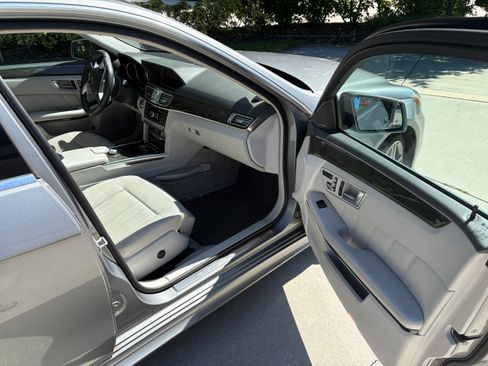 Used 2014 Mercedes-Benz E 550 E 550 4MATIC Sedan 4D image 11
