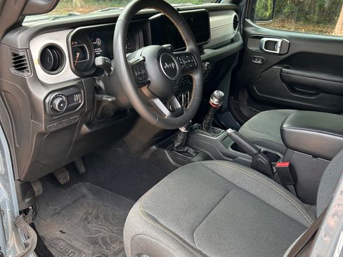 Used 2024 Jeep Wrangler Unlimited Sport AWD/4WD image 11
