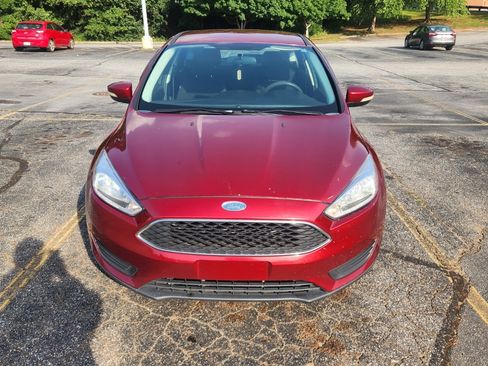 Used 2017 Ford Focus SE FWD image 4