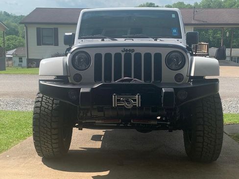 Used 2016 Jeep Wrangler Sahara image 2