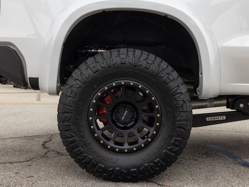 Used 2024 Chevrolet Silverado 1500 LT Trail Boss w/ LT Trail Boss Premium Package image 16