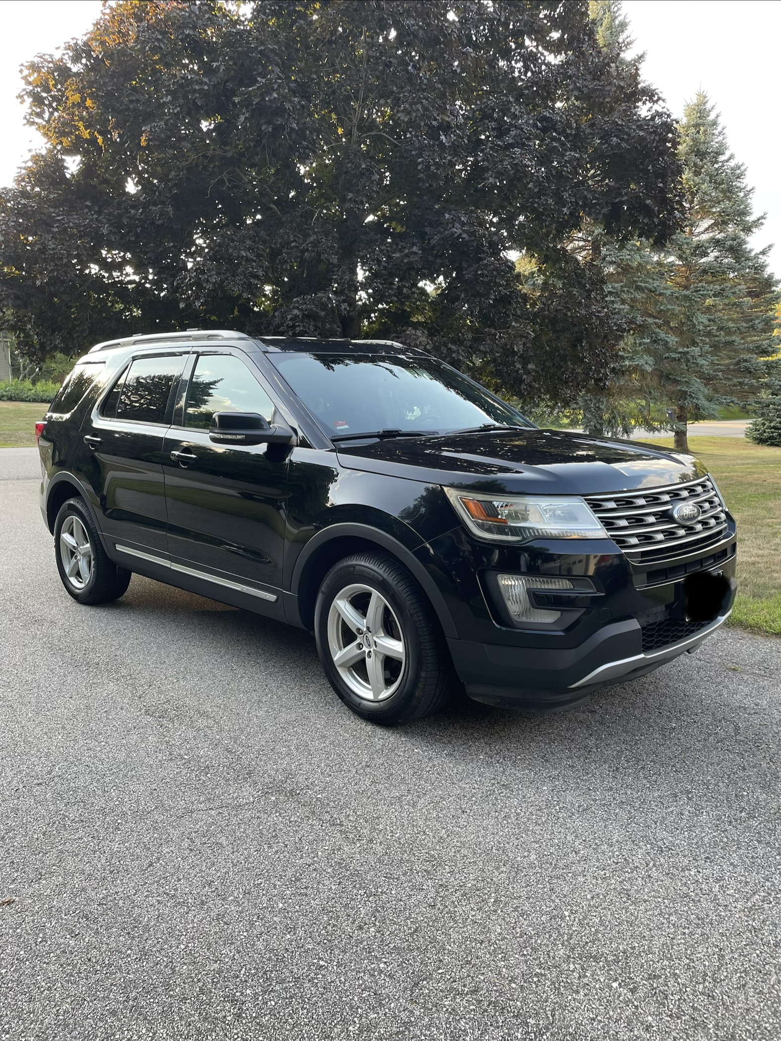Used 2016 Ford Explorer XLT AWD/4WD image 2