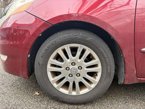 Used 2010 Toyota Sienna XLE Limited image 11