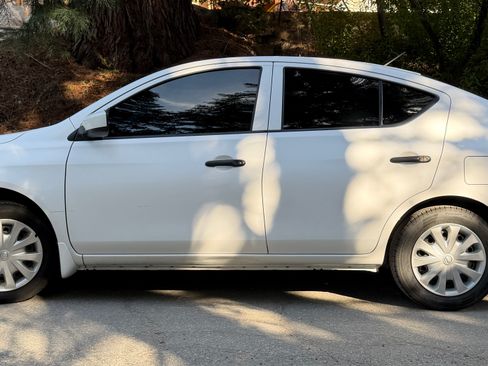 Used 2017 Nissan Versa S FWD image 5