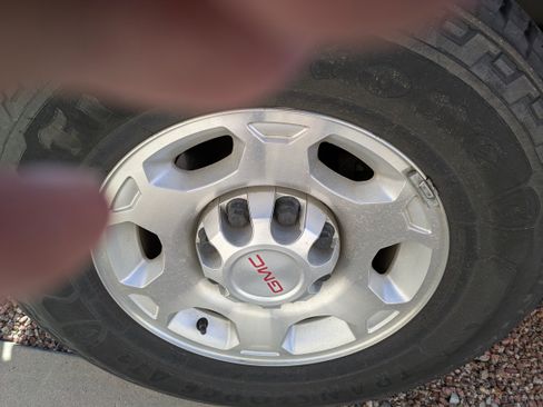 Used 2008 GMC Sierra 2500 SLT w/ Z71 Off-Road Package image 11