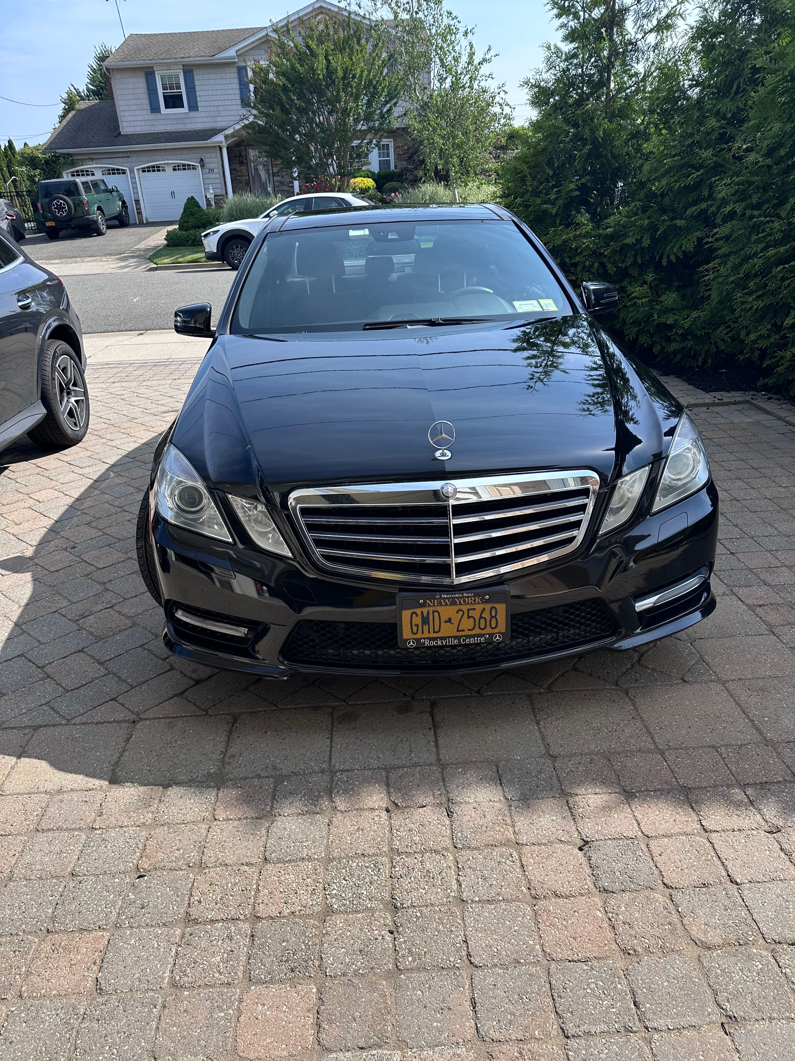 Used 2013 Mercedes-Benz E 550 4MATIC Sedan image 1
