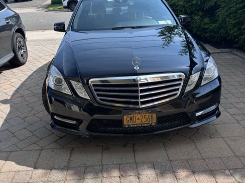 Used 2013 Mercedes-Benz E 550 4MATIC Sedan image 1