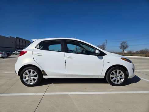 Used 2013 MAZDA MAZDA2 Touring image 9
