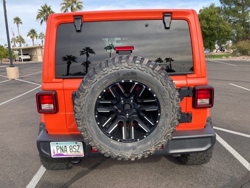 Used 2019 Jeep Wrangler Unlimited Sahara w/ Uconnect 4C Nav & Sound Group image 9
