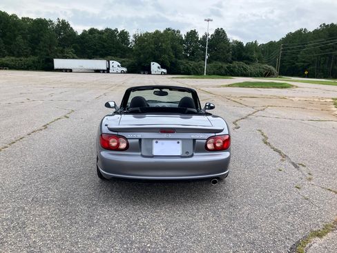 Used 2004 MAZDA MX-5 Miata MAZDASPEED w/ Grand Touring Pkg RWD image 21