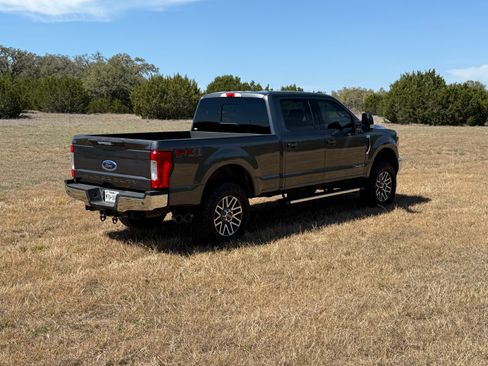 Used 2018 Ford F250 Lariat w/ Lariat Value Package image 1
