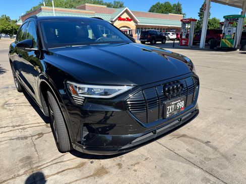 Used 2022 Audi e-tron Premium AWD/4WD image 11