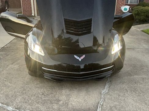 Used 2017 Chevrolet Corvette Stingray Coupe w/ 1LT RWD image 4