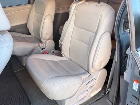 Used 2015 Toyota Sienna XLE w/ XLE Navigation Package FWD image 15