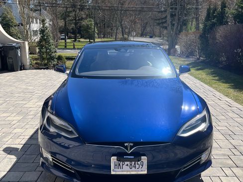 Used 2016 Tesla Model S P90D image 1