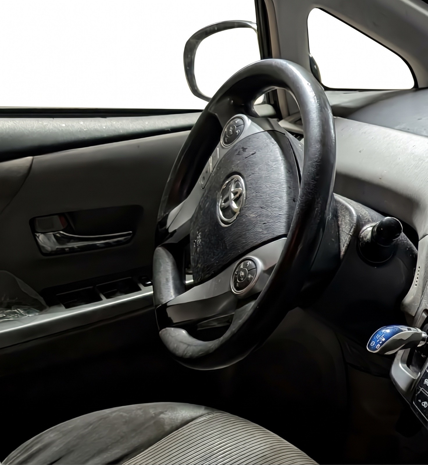 Used 2015 Toyota Prius V Two FWD image 17