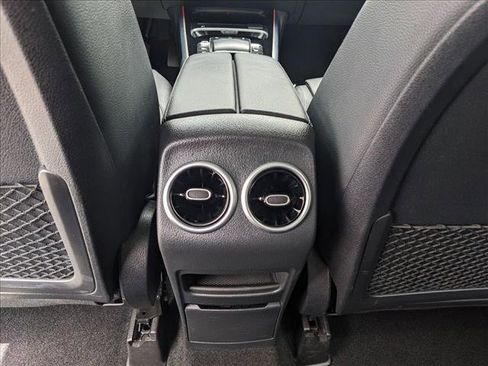 Used 2023 Mercedes-Benz GLB 250 image 4