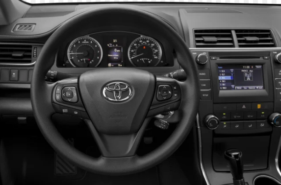 Used 2017 Toyota Camry SE w/ Moonroof Package FWD image 4