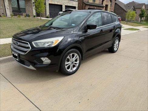 Used 2017 Ford Escape SE image 1
