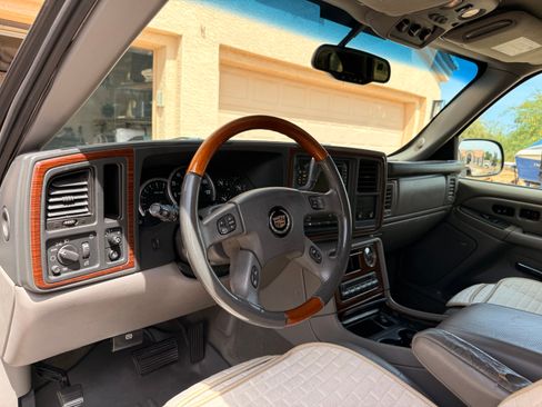 Used 2004 Cadillac Escalade 2WD image 8