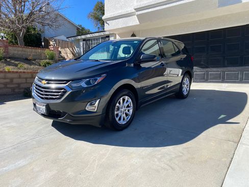 Used 2019 Chevrolet Equinox LS FWD image 4