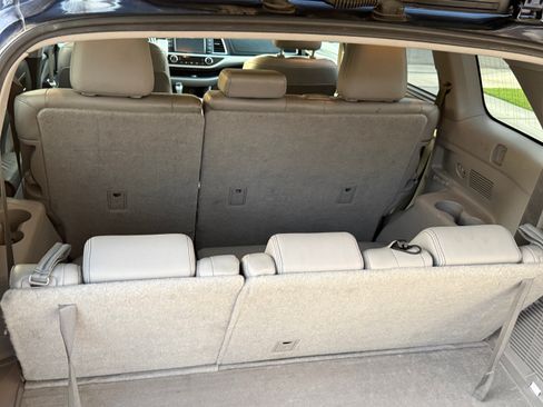 Used 2015 Toyota Highlander XLE FWD image 12