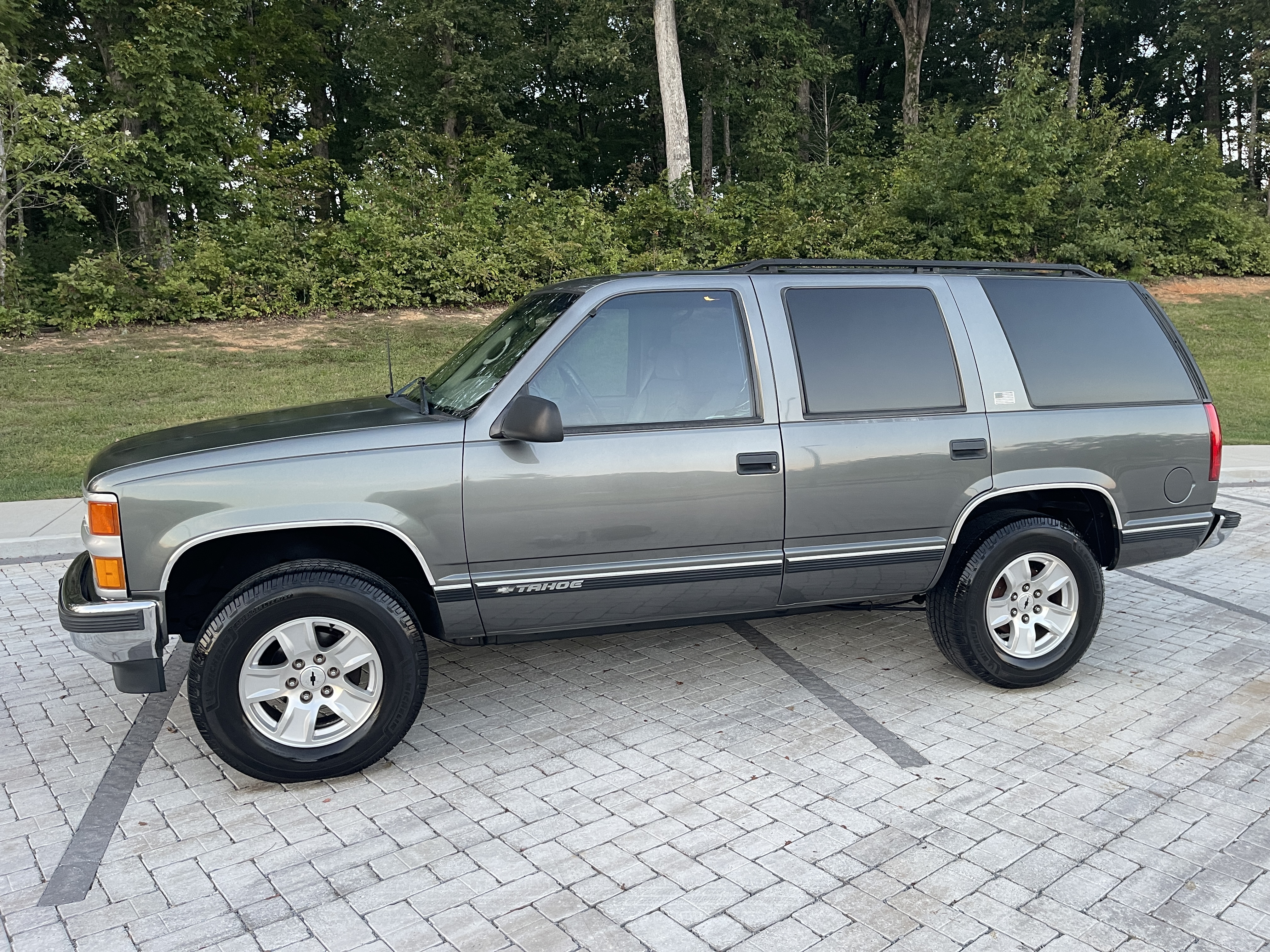 Used 1999 Chevrolet Tahoe Z71 w/ Comfort & Security Pkg AWD/4WD image 13