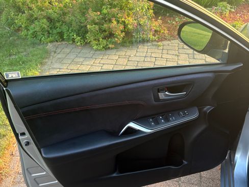 Used 2017 Toyota Camry XSE FWD image 11