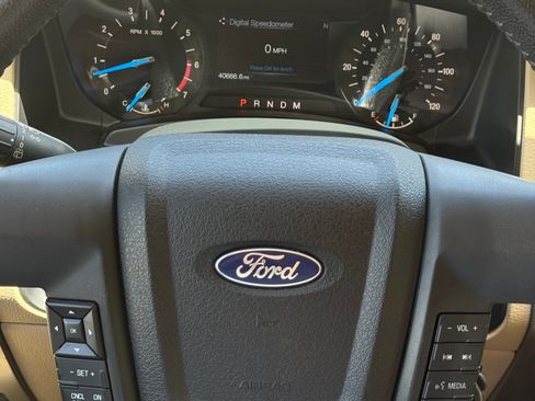 Used 2017 Ford Expedition XLT RWD image 12