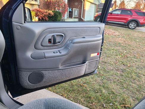 Used 1999 GMC Suburban 2WD w/ Marketing Opt Pkg 2 image 20