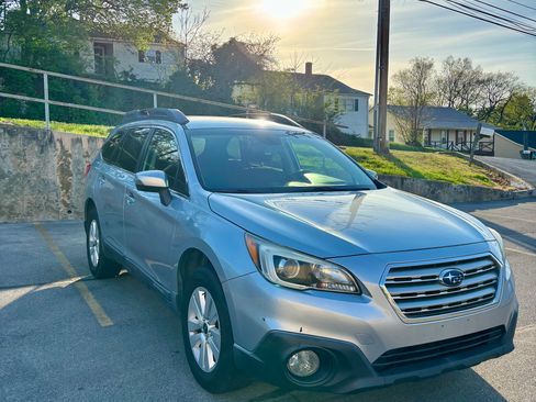 Used 2017 Subaru Outback 2.5i Premium image 4