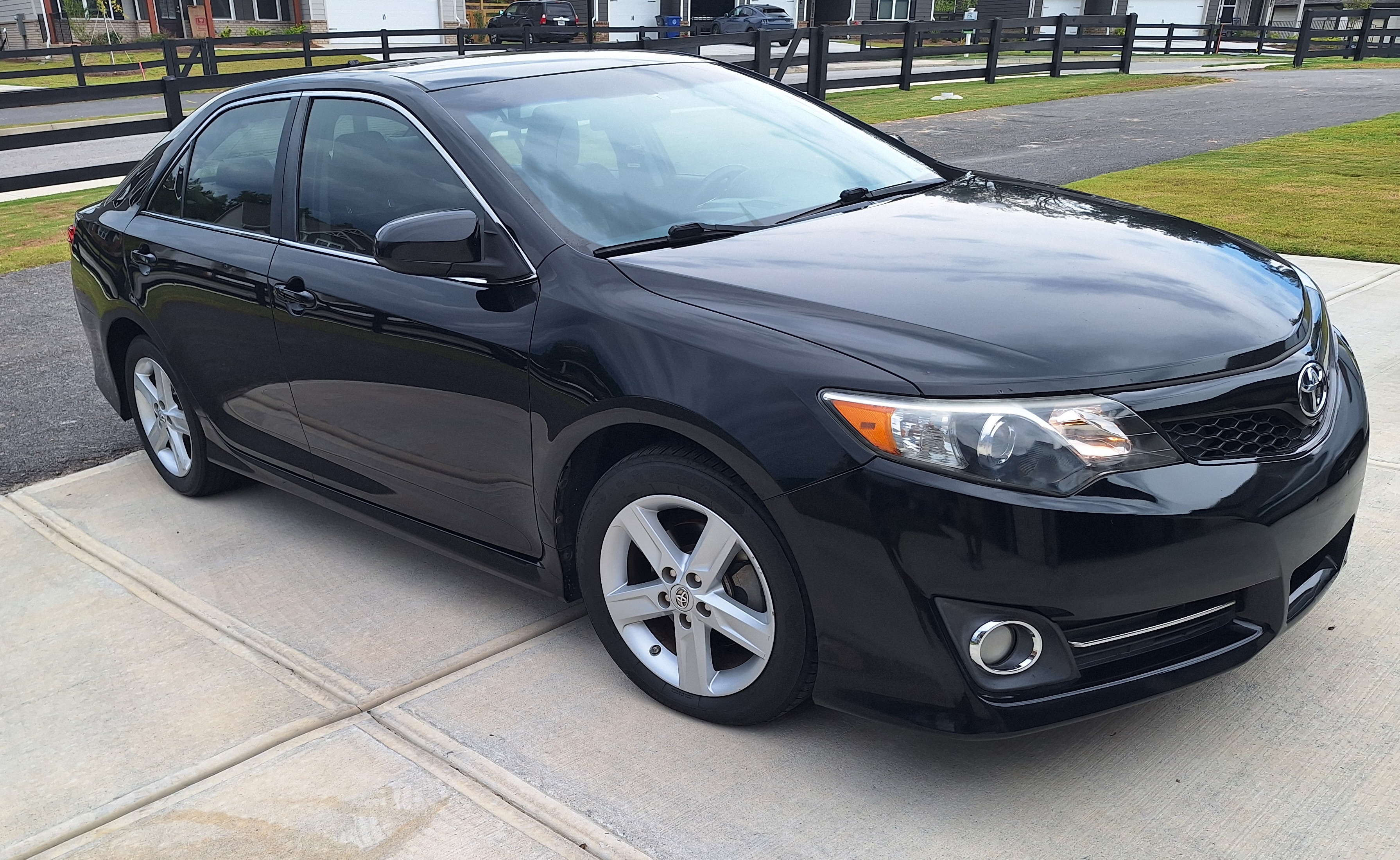 Used 2013 Toyota Camry SE FWD image 5
