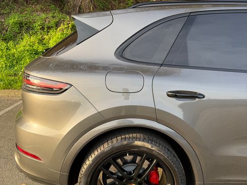Used 2020 Porsche Cayenne Turbo image 8