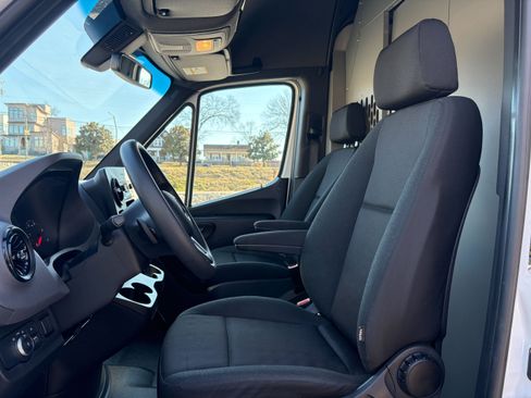 Used 2020 Mercedes-Benz Sprinter 2500 image 18