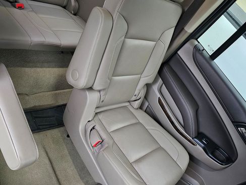 Used 2018 Chevrolet Suburban LT image 10