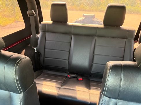 Used 2012 Jeep Wrangler Rubicon w/ PWR Convenience Group AWD/4WD image 11