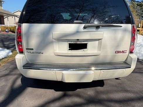 Used 2012 GMC Yukon Denali AWD/4WD image 5