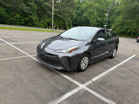 Used 2019 Toyota Prius L Eco FWD image 4