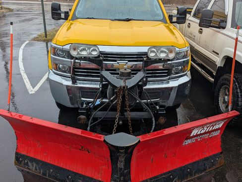Used 2017 Chevrolet Silverado 3500 W/T image 2