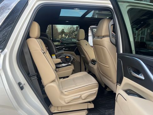 Used 2022 Cadillac Escalade Premium Luxury w/ Performance Package AWD/4WD image 9