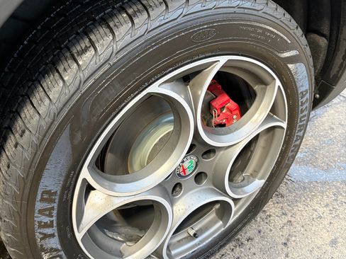 Used 2018 Alfa Romeo Stelvio Sport w/ Quick Order Package 22J Sport image 26