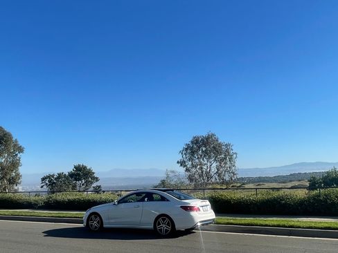 Used 2016 Mercedes-Benz E 400 Coupe image 2