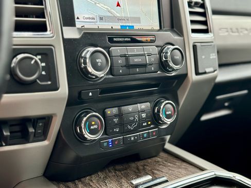 Used 2017 Ford F250 Lariat w/ Lariat Value Package image 12