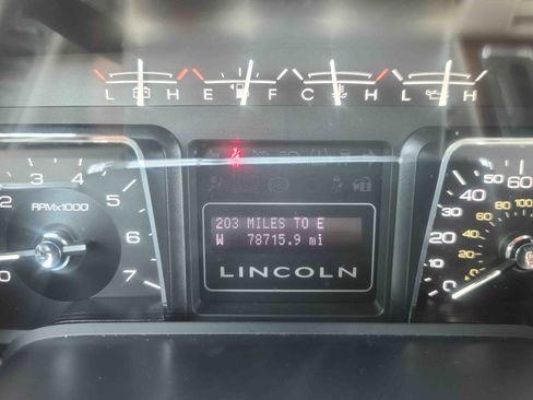 Used 2012 Lincoln Navigator 4WD image 11