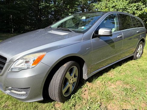 Used 2012 Mercedes-Benz R 350 4MATIC image 1