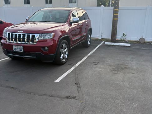 Used 2013 Jeep Grand Cherokee Overland image 1