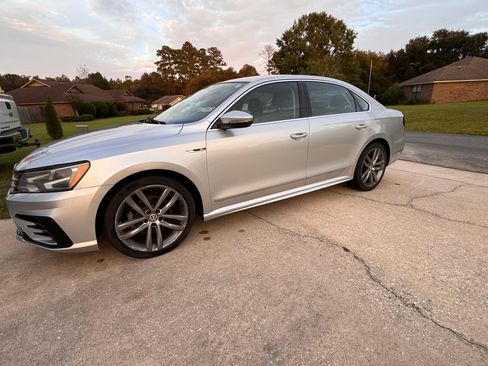 Used 2017 Volkswagen Passat 1.8T R-Line image 2
