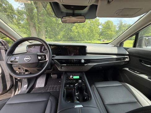 Used 2025 Nissan Murano SV AWD/4WD image 13