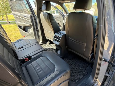 Used 2024 Volkswagen Atlas Cross Sport SEL R-Line image 10