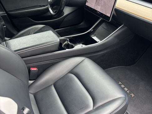 Used 2019 Tesla Model 3 image 6